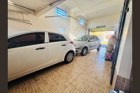 Casa à venda com 200m², 2 quartos e 2 vagas
