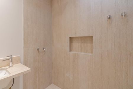 Banheiro de casa à venda com 2 quartos, 190m² em Vila Nova Conceição, São Paulo
