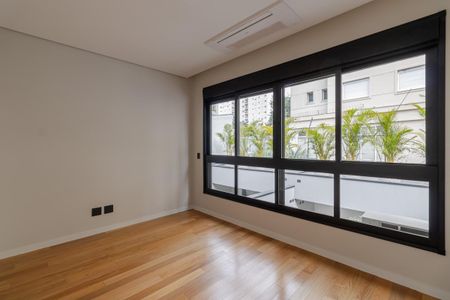 Quarto de casa à venda com 2 quartos, 190m² em Vila Nova Conceição, São Paulo