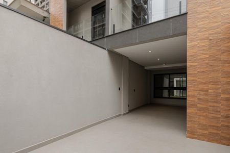 Garagem de casa à venda com 2 quartos, 190m² em Vila Nova Conceição, São Paulo