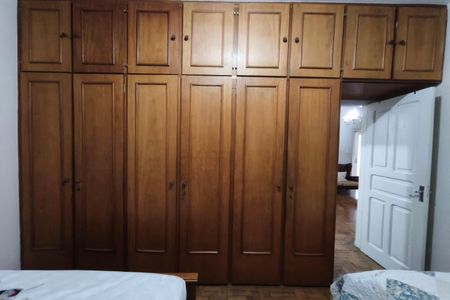 Casa à venda com 300m², 3 quartos e 2 vagas Casa à venda com 300m², 3 quartos e 2 vagasQuarto 2