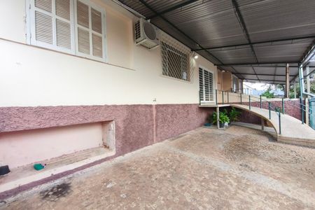 Casa à venda com 300m², 3 quartos e 2 vagas Casa à venda com 300m², 3 quartos e 2 vagasQuintal - Garagem