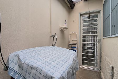 Casa à venda com 300m², 3 quartos e 2 vagas Casa à venda com 300m², 3 quartos e 2 vagasQuintal