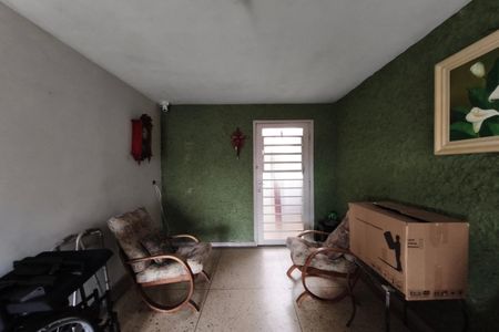 Casa à venda com 300m², 3 quartos e 2 vagas Casa à venda com 300m², 3 quartos e 2 vagasQuintal