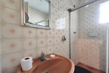 Casa à venda com 300m², 3 quartos e 2 vagas Casa à venda com 300m², 3 quartos e 2 vagasBanheiro de serviço