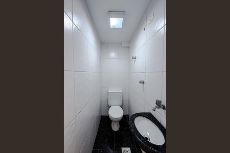 Banheiro de serviço de apartamento para alugar com 2 quartos, 110m² em Vila Mariana, São Paulo