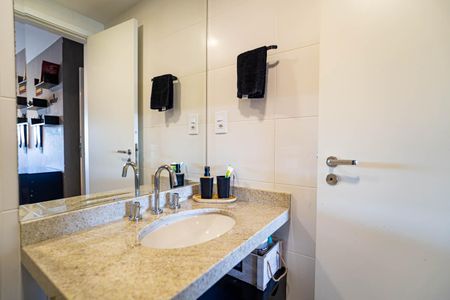 Apartamento à venda com 67m², 2 quartos e 1 vaga Apartamento à venda com 67m², 2 quartos e 1 vagaBanheiro da Suíte 1