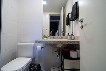 Apartamento à venda com 67m², 2 quartos e 1 vaga Apartamento à venda com 67m², 2 quartos e 1 vagaBanheiro Social