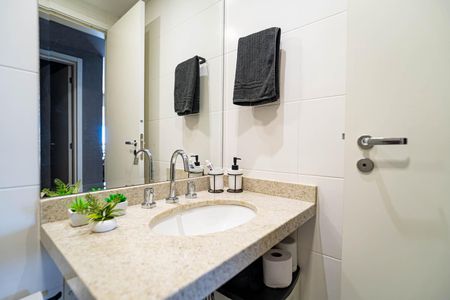 Apartamento à venda com 67m², 2 quartos e 1 vaga Apartamento à venda com 67m², 2 quartos e 1 vagaBanheiro Social