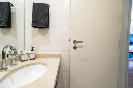 Apartamento à venda com 67m², 2 quartos e 1 vaga Apartamento à venda com 67m², 2 quartos e 1 vagaBanheiro Social