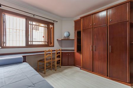 Quarto 1 de casa para alugar com 3 quartos, 261m² em Chácara das Pedras, Porto Alegre