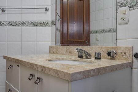 Banheiro de casa para alugar com 3 quartos, 261m² em Chácara das Pedras, Porto Alegre