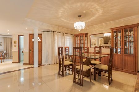 Casa para alugar com 261m², 3 quartos e 4 vagasSala