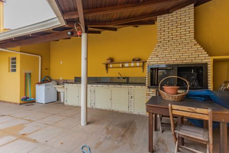 Quintal de casa para alugar com 3 quartos, 261m² em Chácara das Pedras, Porto Alegre