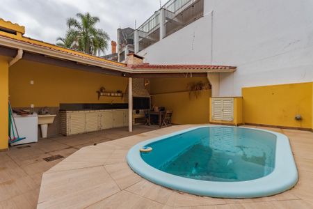 Casa para alugar com 261m², 3 quartos e 4 vagasQuintal