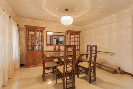 Sala de casa para alugar com 3 quartos, 261m² em Chácara das Pedras, Porto Alegre