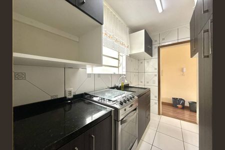 Cozinha de apartamento para alugar com 1 quarto, 41m² em São Sebastião, Porto Alegre