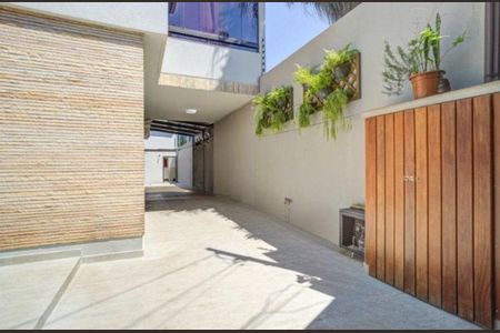 Casa à venda com 4 quartos, 350m² em Granja Julieta, São Paulo