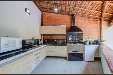 Casa à venda com 4 quartos, 350m² em Granja Julieta, São Paulo