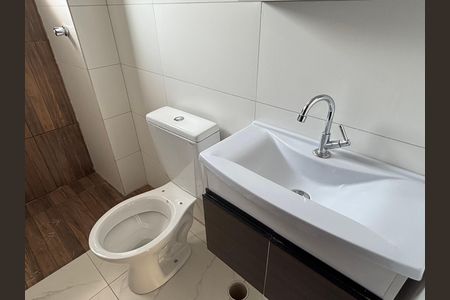 Banheiro de apartamento para alugar com 2 quartos, 43m² em Mirandópolis, São Paulo