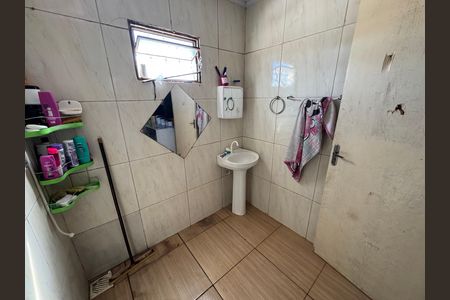 Casa à venda com 249m², 8 quartos e 4 vagas Casa à venda com 249m², 8 quartos e 4 vagasBanheiro Anexo 2