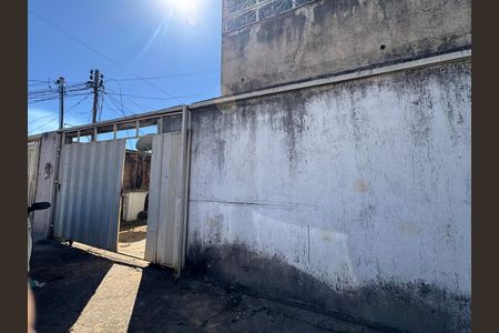 Fachada de casa à venda com 8 quartos, 249m² em QNM 23, Brasília