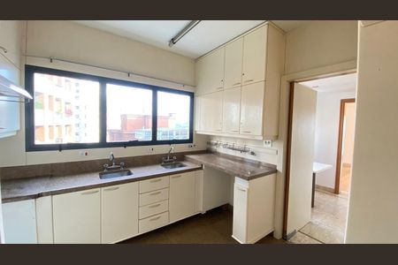 Apartamento para alugar com 202m², 4 quartos e 4 vagas
