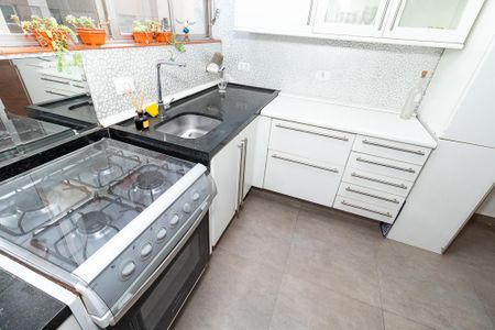 Apartamento à venda com 90m², 2 quartos e 2 vagas Apartamento à venda com 90m², 2 quartos e 2 vagasCozinha