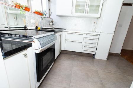 Apartamento à venda com 90m², 2 quartos e 2 vagas Apartamento à venda com 90m², 2 quartos e 2 vagasCozinha