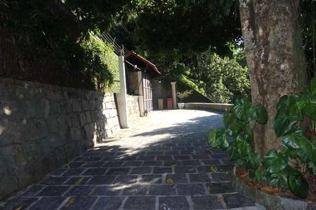 Casa de condomínio à venda com 622m², 4 quartos e 3 vagas