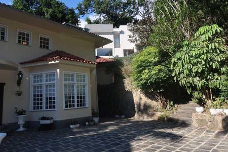 Casa de condomínio à venda com 622m², 4 quartos e 3 vagas