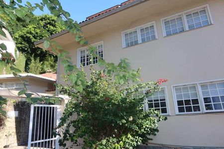 Casa de condomínio à venda com 622m², 4 quartos e 3 vagas