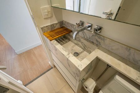 Apartamento à venda com 77m², 2 quartos e 2 vagas Apartamento à venda com 77m², 2 quartos e 2 vagasBanheiro