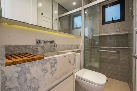 Banheiro de apartamento à venda com 2 quartos, 77m² em Alto da Lapa, São Paulo
