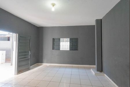 Casa à venda com 318m², 4 quartos e 10 vagasSala