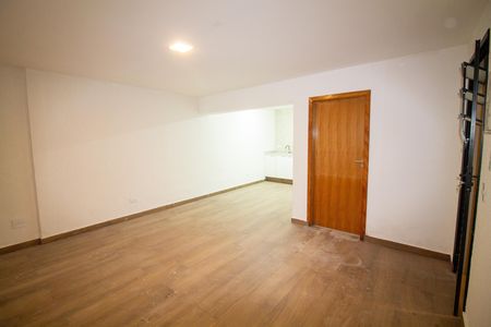 Casa para alugar com 53m², 2 quartos e sem vaga Casa para alugar com 53m², 2 quartos e sem vagaSala