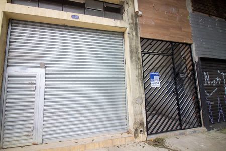 Casa para alugar com 42m², 1 quarto e sem vaga