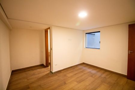 Casa para alugar com 42m², 1 quarto e sem vaga