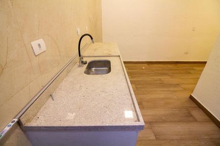 Casa para alugar com 42m², 1 quarto e sem vaga
