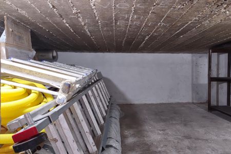 Casa à venda com 99m², 2 quartos e 2 vagas Casa à venda com 99m², 2 quartos e 2 vagasPorão