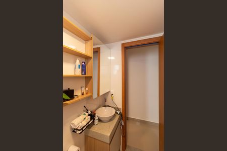 Banheiro de apartamento para alugar com 2 quartos, 42m² em Vila Satúrnia, Campinas