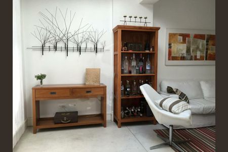 Casa à venda com 3 quartos, 220m² em Vila Elvira, São Paulo