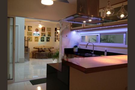 Casa à venda com 3 quartos, 220m² em Vila Elvira, São Paulo