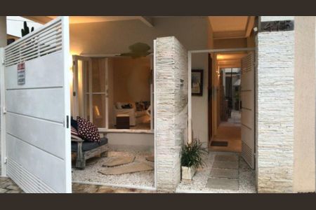 Casa à venda com 3 quartos, 220m² em Vila Elvira, São Paulo