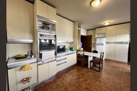 Casa à venda com 5 quartos, 865m² em Jardim America, São Paulo