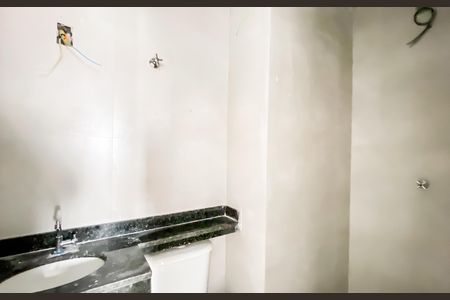 Banheiro de apartamento à venda com 2 quartos, 40m² em Vila Carmosina, São Paulo