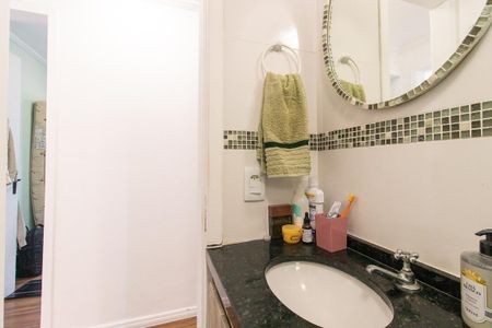Banheiro Social de apartamento à venda com 3 quartos, 53m² em Fazendinha, Curitiba