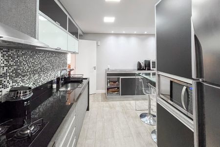 Apartamento à venda com 144m², 3 quartos e 3 vagas Apartamento à venda com 144m², 3 quartos e 3 vagasCozinha