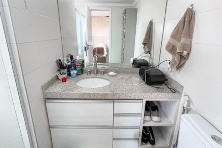 Apartamento à venda com 144m², 3 quartos e 3 vagas Apartamento à venda com 144m², 3 quartos e 3 vagasBanheiro da Suíte 1