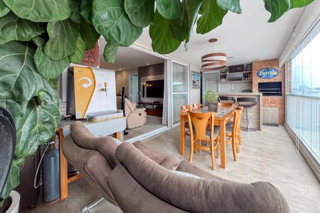 Apartamento à venda com 144m², 3 quartos e 3 vagas Apartamento à venda com 144m², 3 quartos e 3 vagasVaranda gourmet